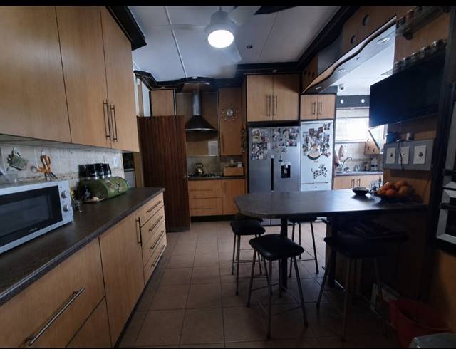 7 BEDROOM HOUSE FOR SALE IN MOOILANDE